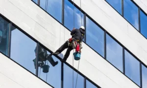 Jasa Pembersihan Kaca Gedung